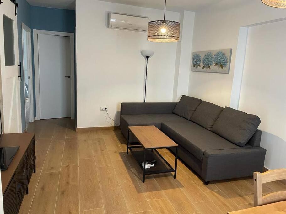Apartamento Leomar コニル・デ・ラ・フロンテラ エクステリア 写真
